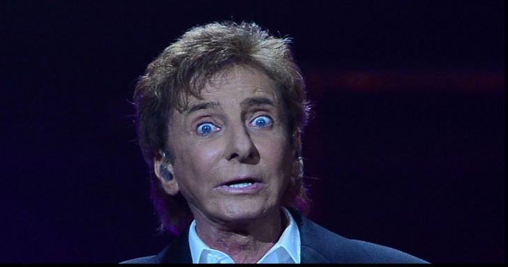 Un celebru cântăreț a dezvăluit că este homosexual