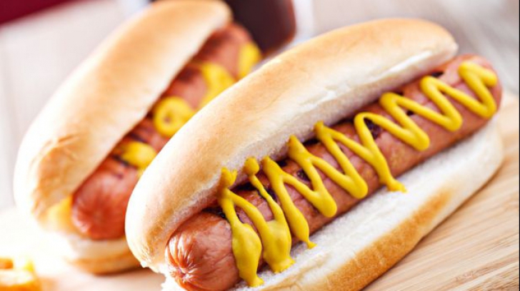 Ce conţine de fapt un hot dog! Mai mănânci? 
