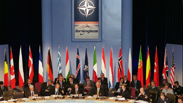 Întâlnire de gradul 0 în România: Foști șefi ai CIA și NATO vor dezbate problemele globale