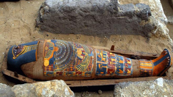 Descoperire epocală în Egipt. Opt mumii vechi de peste 3500 de ani găsite în sarcofage prețioase