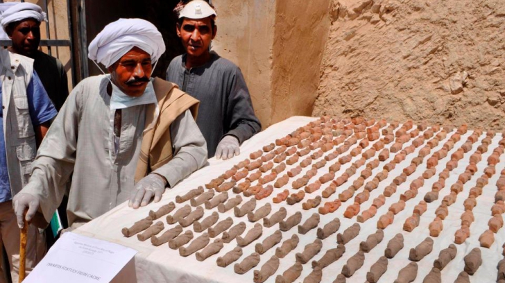 Descoperire epocală în Egipt. Opt mumii vechi de peste 3500 de ani găsite în sarcofage prețioase