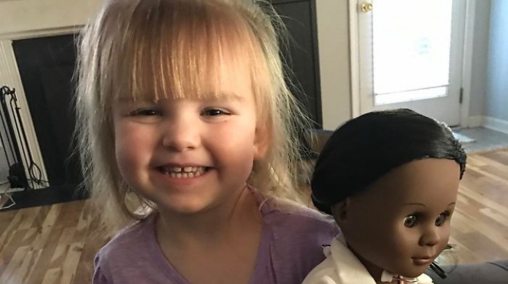 O fetiţă de doi ani i-a închis gura vânzătoarei, după ce aceasta i-a sugerat o altă păpuşă