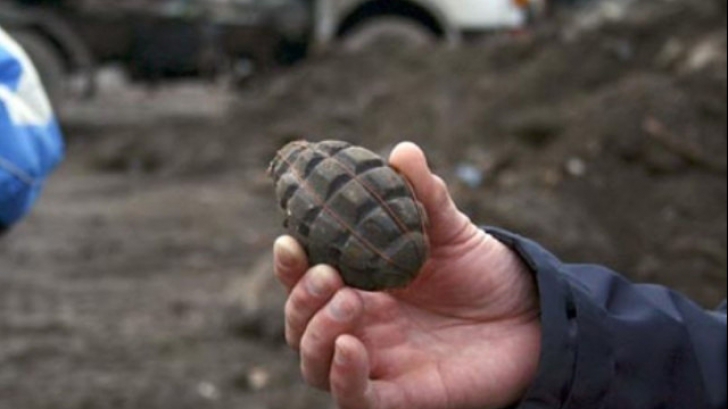 Descoperire incredibilă în Prahova: Doi agricultori au dezgropat peste 20 de grenade 