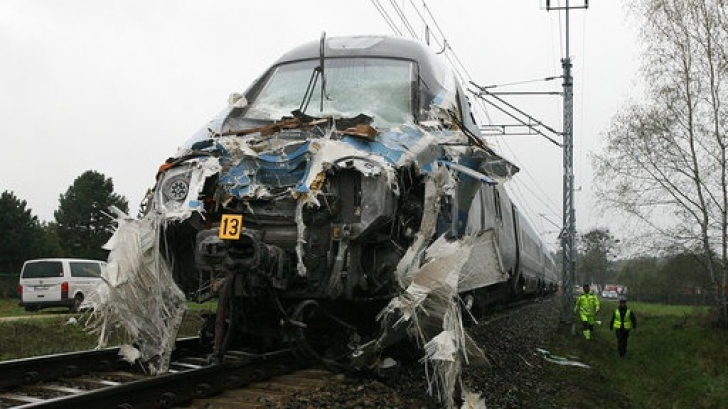 Accident GRAV în Polonia: Coliziune între un tren și un camion! 18 răniți, 7 în stare gravă 