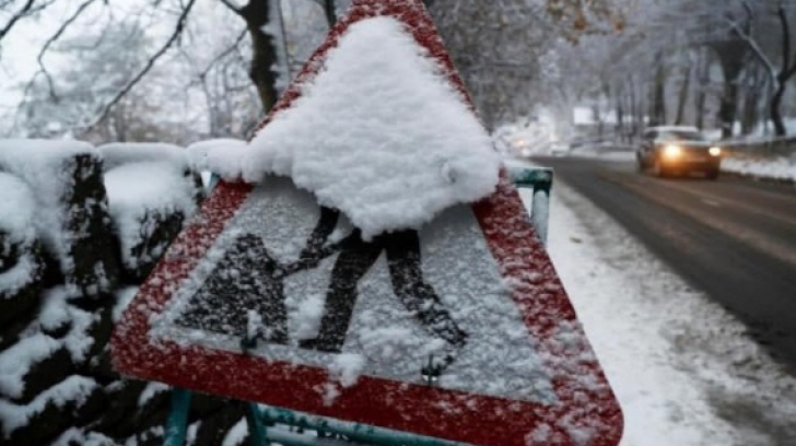 Localitatea din România, acoperită de zăpadă! Stratul de omăt are 5 centimetri 