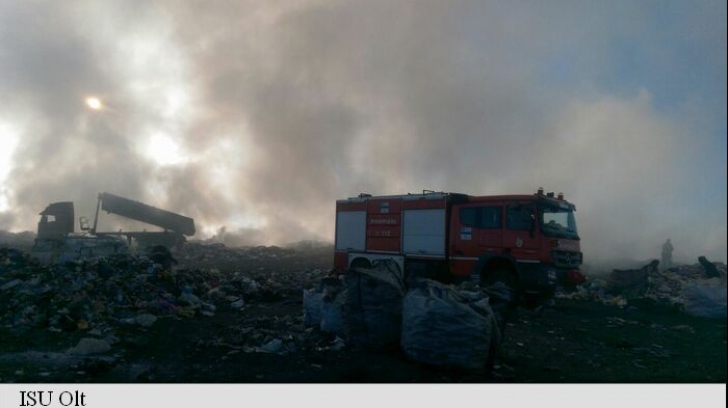 Centrul municipiului Slatina, invadat de fum. Pompierii se luptă cu un incendiu de amploare