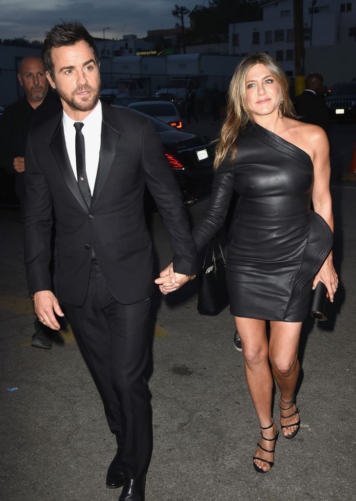 Rochia neagră purtată de Jennifer Aniston la care visează toate femeile 