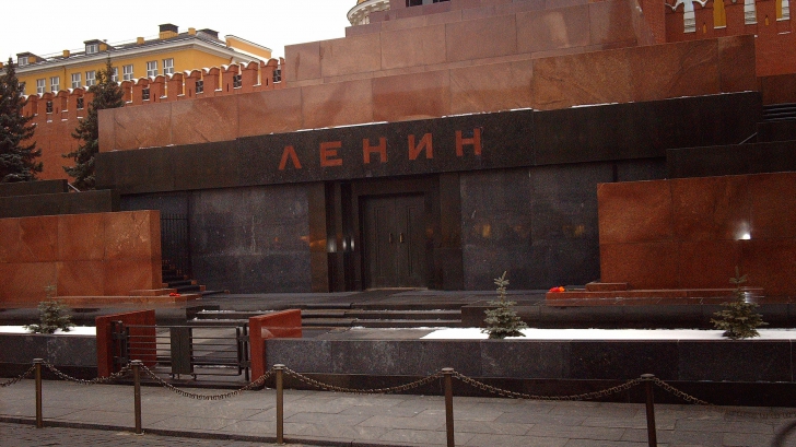 Câți dintre ruși vor ca Lenin să fie îngropat