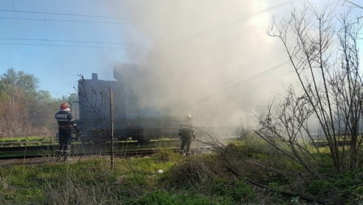 Încă un incident la CFR: O locomotivă a luat foc în mers, în Arad
