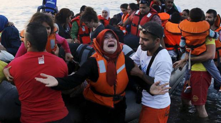Tragedie în Grecia! Cel puțin opt morți după ce o barcă plină cu migranți s-a scufundat 