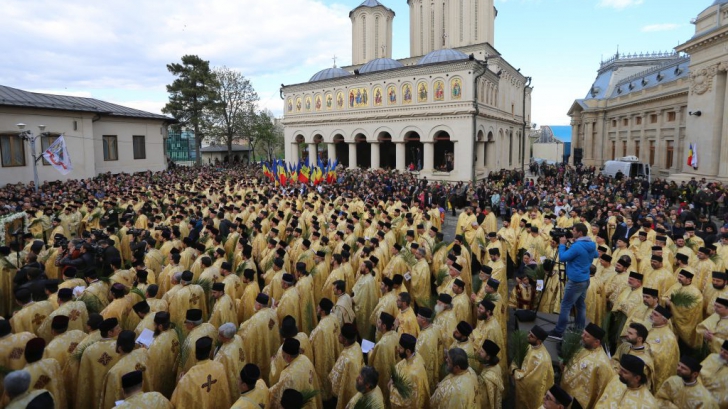 Pelerinaj uriaş în capitală! Mii de preoţi au ieşit în stradă. Trafic restricţionat în Bucureşti