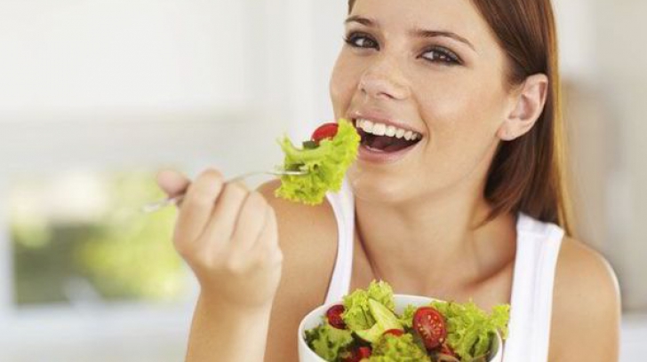 Nutriţioniştii avertizează! "Mulți oameni se îngrașă din cauza salatelor!"