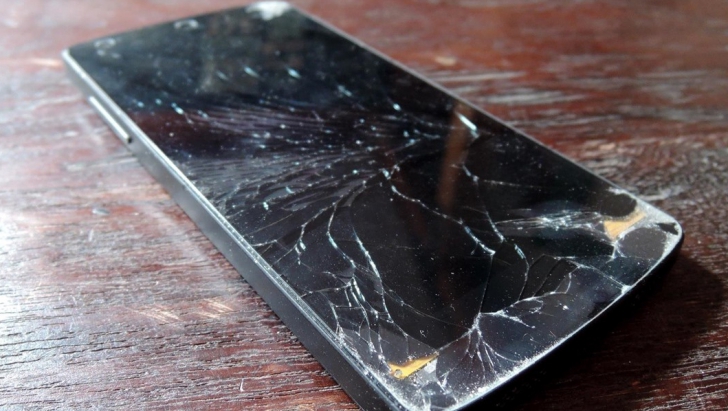 Cum poate ecranul spart al telefonului mobil să se repare singur 