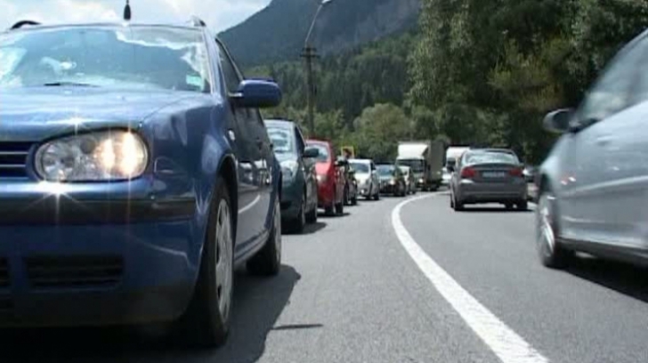 Traficul de coșmar le toacă nervii românilor și în vacanță. CUM SE CIRCULĂ acum 