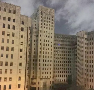 Au văzut o siluetă la geamul unui spital PĂRĂSIT de 12 ani. Au intrat acolo şi s-au SPERIAT