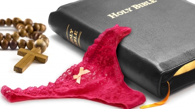 Cel mai mare păcat pe care-l pot face femeile &icirc;n timpul sexului. Preot: "Ar trebui să fie &icirc;nchise"