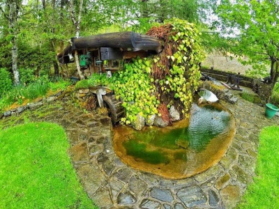 Cel mai mare fan "Lord of the Rings" şi-a construit casa identică cu cea a unui HOBBIT