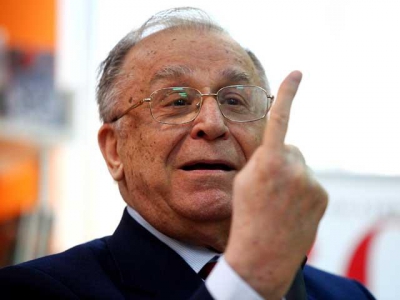 Ion Iliescu la inaugurarea primului Mc Donalds s din România: "Merge bine unitatea. Are tineret"