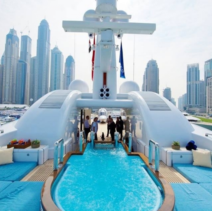 Cum își trăiesc viața copiii de bani gata din Dubai: Lux, extravaganță și excese zilnice