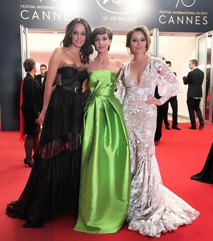 Românce pe covorul roşu la Cannes 