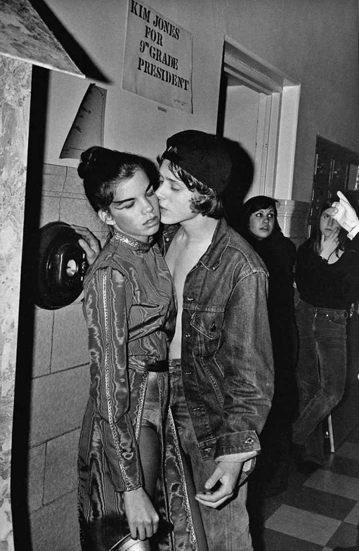Top 10 fotografii care îi înfățișează pe adolescenții rebeli ai anilor '70! Imagini incredibile