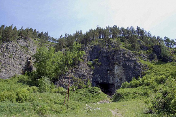 Ruşii au găsit o peşteră în Munţii Altai.Au intrat, au descoperit-o..ŞOCANT!Îi aştepta de 40.000 ani