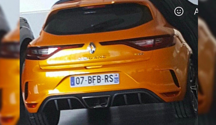 Francezii l-au ascuns, dar imaginile au fost "scurse" pe net. Cum arată noul Renault Megane RS