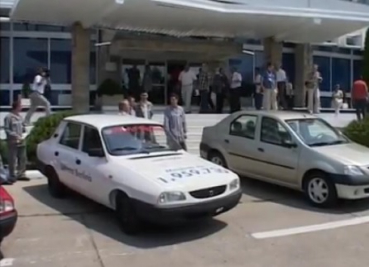 Cum arată ultimul model Dacia 1310, care a ieşit pe porţile uzinei de la Mioveni. Oamenii au PLÂNS