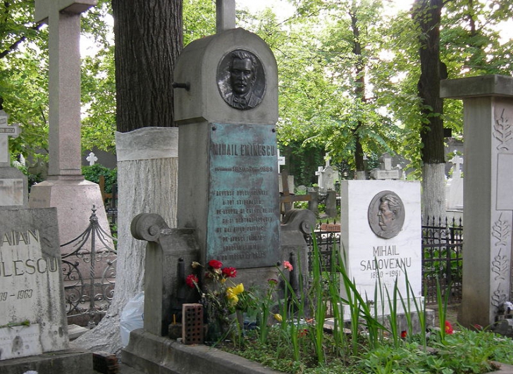 Ceea ce puțini români știu despre mormântul lui M. Eminescu. Ce alți autori sunt înmormântați lângă