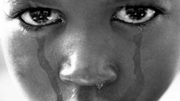 Milioane de fetiţe sunt torturate de propriile mame! Practica şocantă din triburile din Africa