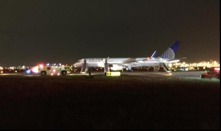Un avion de pasageri a luat foc pe un aeroport din SUA, înainte de a decola