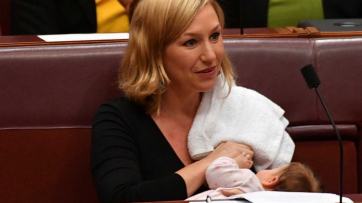 A făcut istorie! O deputată australiană și-a alăptat copilul în Parlament