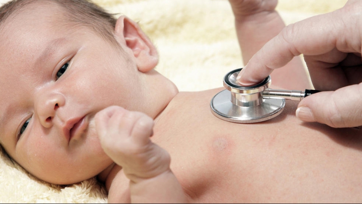 Cotrolul medical pe care trebuie să i-l faci bebelușului în primele luni de viață 