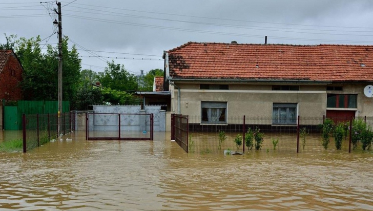 Potop într-o comună din Caraş Severin: 87 de gospodării, inundate