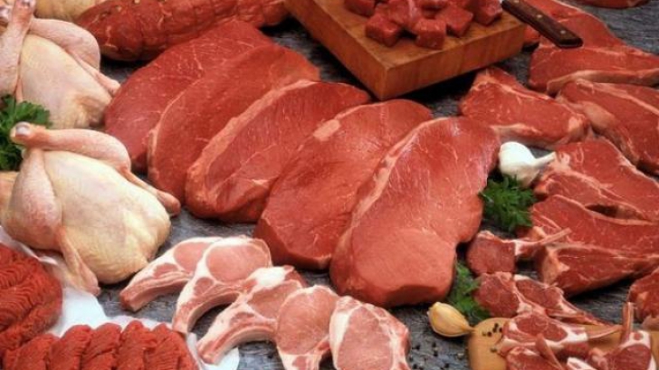 Cât de periculos este să speli carnea înainte de a o prepara! Uite ce au descoperit specialiștii!