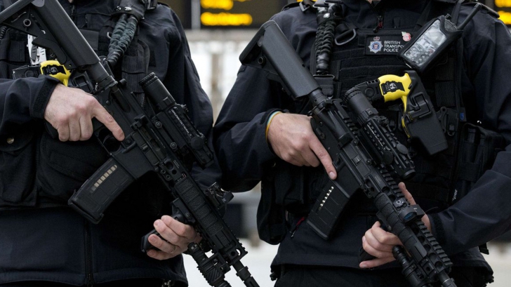 Marea Britanie reduce nivelul de alertă teroristă, dar atrage atenția că un atac este încă posibil