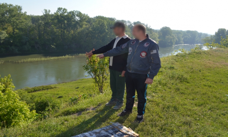 Contrabandiști de țigări, prinși cu focuri de armă la frontiera cu Republica Moldova
