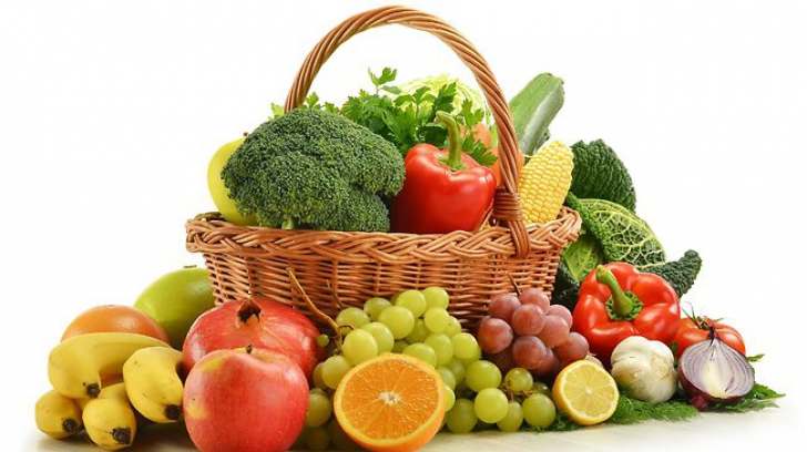 Metodă eficientă şi naturală prin care elimini chimicalele din fructe şi legume