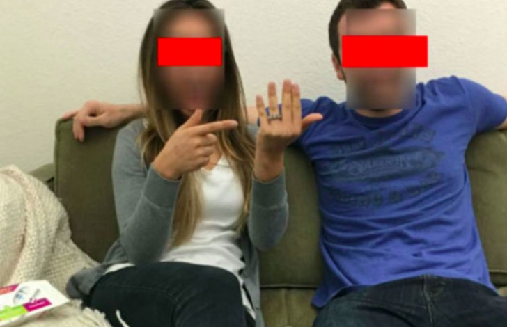 Au anunţat logodna printr-o poză pe Facebook.Dar au uitat ceva în colţ.Au fost prinşi, au PLÂNS toţi