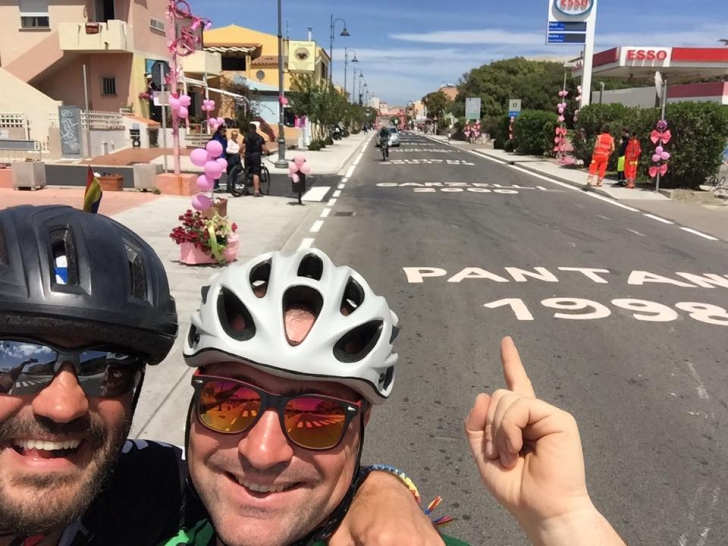 Implantologul român care străbate Europa pe bicicletă a parcurs Corsica – Sardinia – Sicilia Tour