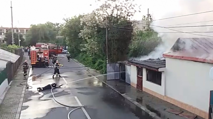 Pericol de explozie în localitatea Chitila. Un centru de încărcat butelii şi o casă au luat foc