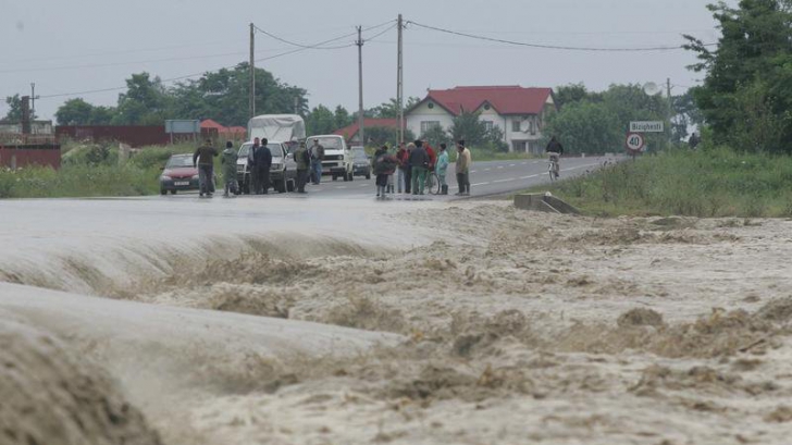 Avertizare hidrologică: inundații în mai multe județe - HARTA