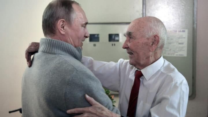 Ce cadou i-a făcut Vladimir Putin fostului șef al KGB-ului la împlinirea vârstei de 90 de ani