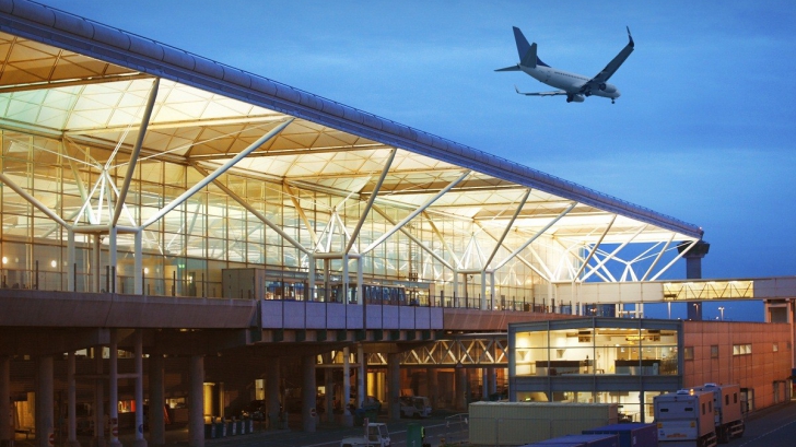 Alertă maximă în Marea Britanie! Suspect de terorism arestat pe un aeroport din Essex