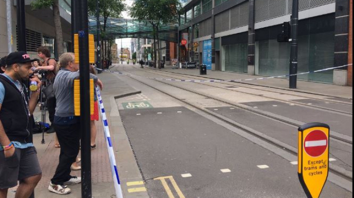 Un centru comercial din Manchester, evacuat. Poliția a cercetat un pachet suspect