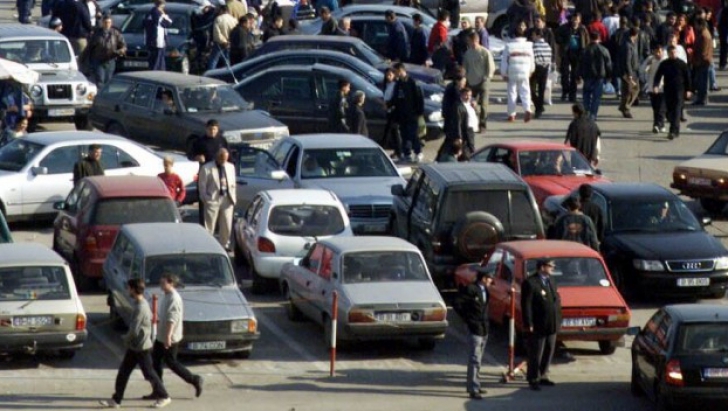 Oraș din România, transformat în târg auto: Taxă zilnică pentru mașinile cu afișul „de vânzare”