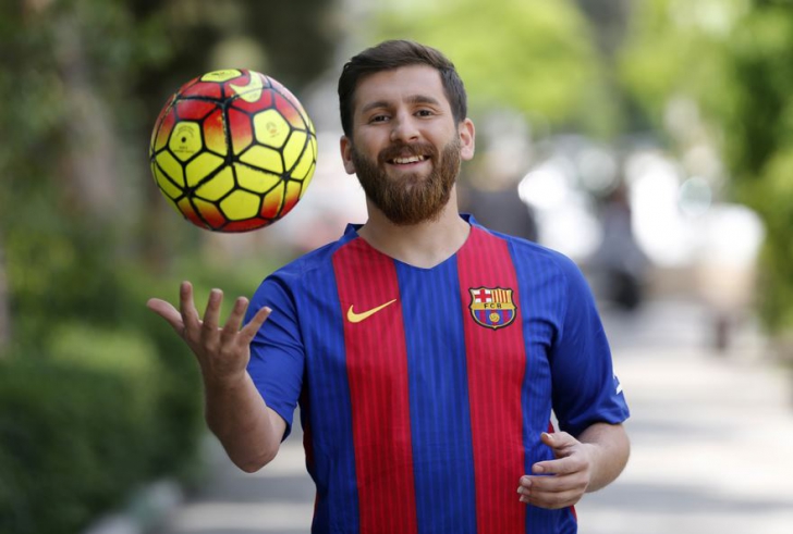 A fost arestat pentru că este copia fidelă a lui Lionel Messi! Asemănarea este izbitoare
