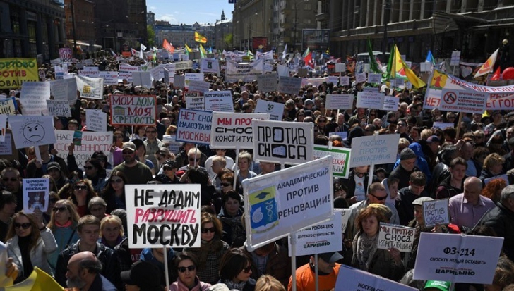 Protest la Moscova. Mii de oameni au ieşit în stradă: "Nu distrugerilor"