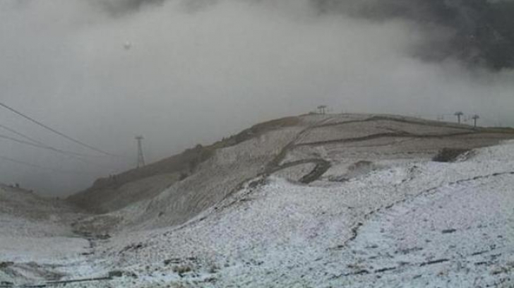 Ninsoare la final de mai în România. Stratul de zăpadă măsoară 20 de centimetri