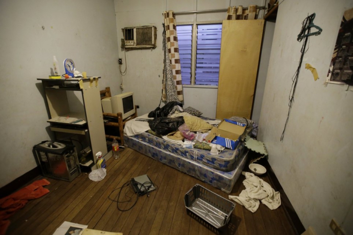 Imagini şocante surprinse în casa unui pedofil! Ce făcea agresorul în timp ce poliţiştii erau la uşă